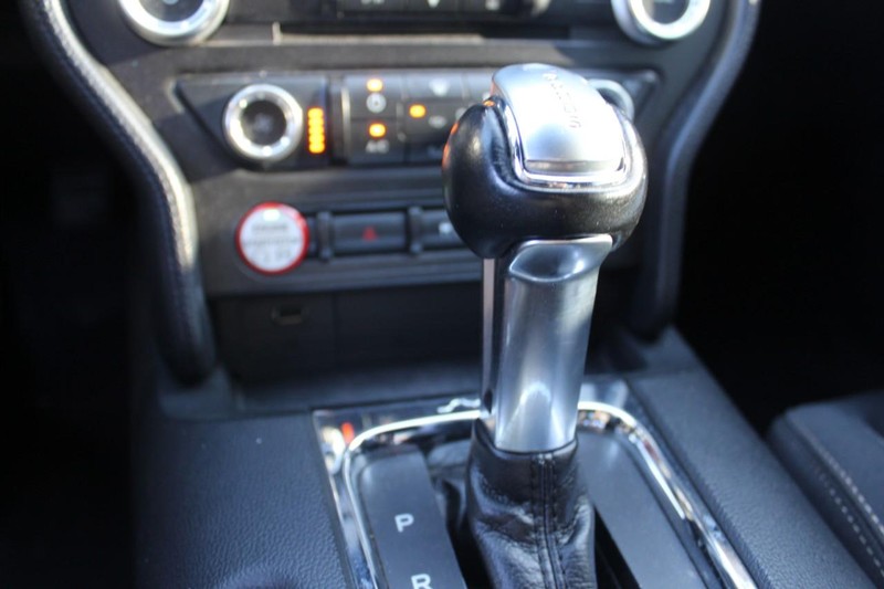 Ford Mustang Vehicle Full-screen Gallery Image 15