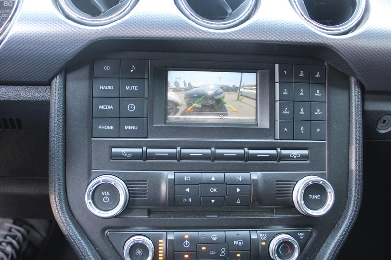 Ford Mustang Vehicle Full-screen Gallery Image 21