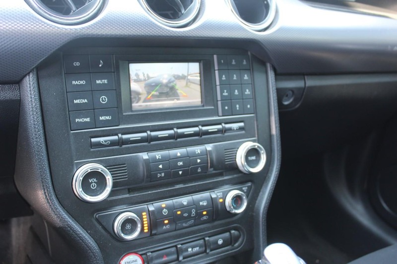 Ford Mustang Vehicle Full-screen Gallery Image 22