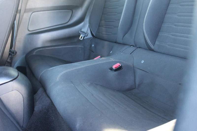 Ford Mustang Vehicle Full-screen Gallery Image 28