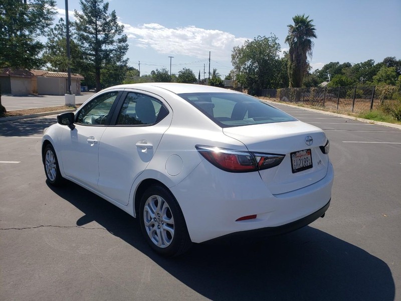 Scion iA Vehicle Full-screen Gallery Image 03