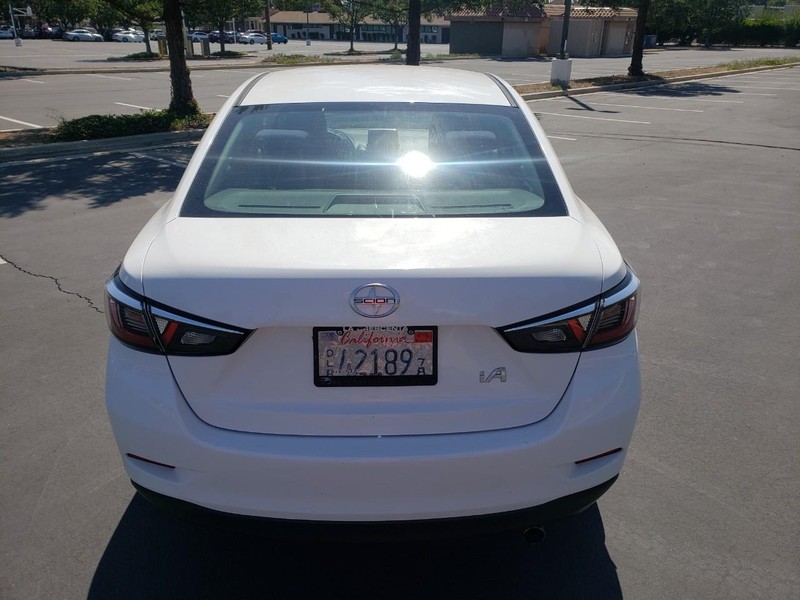 Scion iA Vehicle Full-screen Gallery Image 04