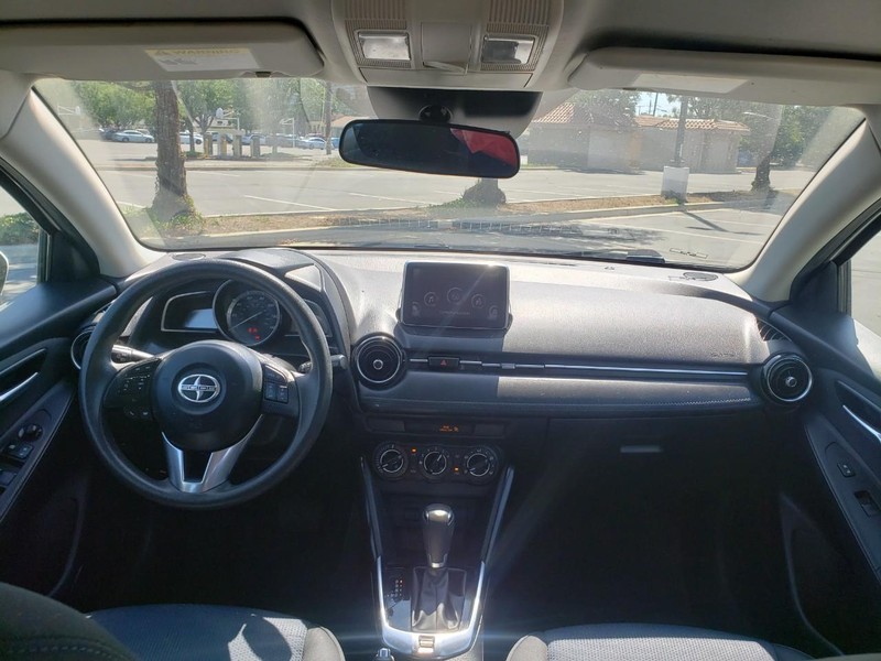 Scion iA Vehicle Full-screen Gallery Image 09