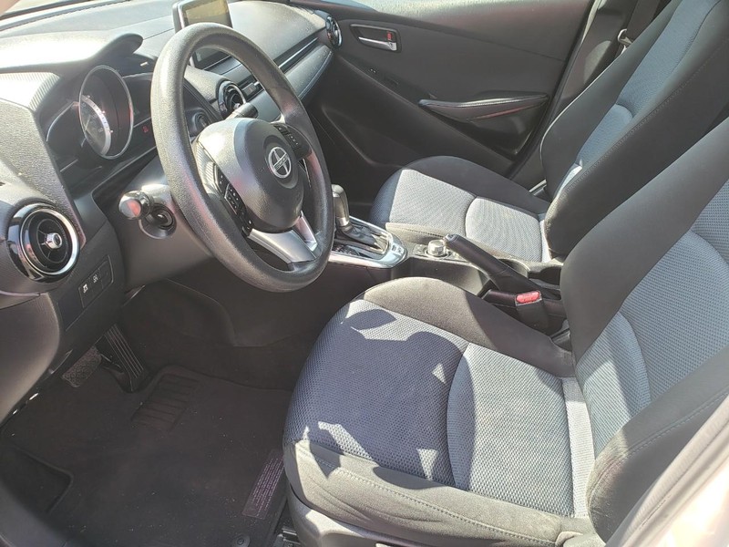 Scion iA Vehicle Full-screen Gallery Image 11