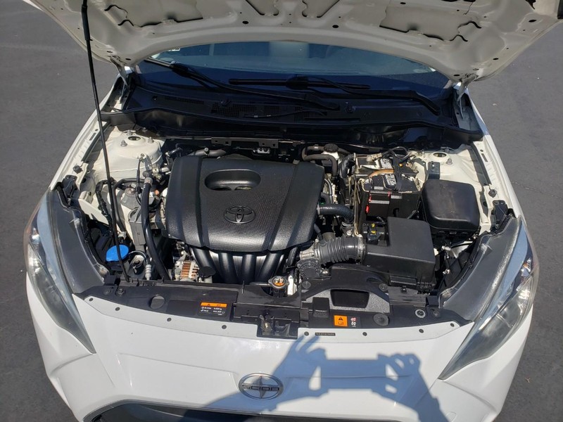 Scion iA Vehicle Full-screen Gallery Image 16