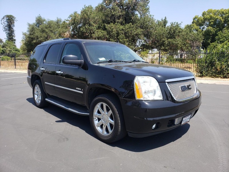 GMC Yukon Vehicle Full-screen Gallery Image 07