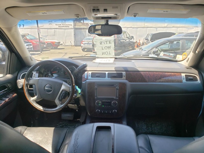 GMC Yukon Vehicle Full-screen Gallery Image 10