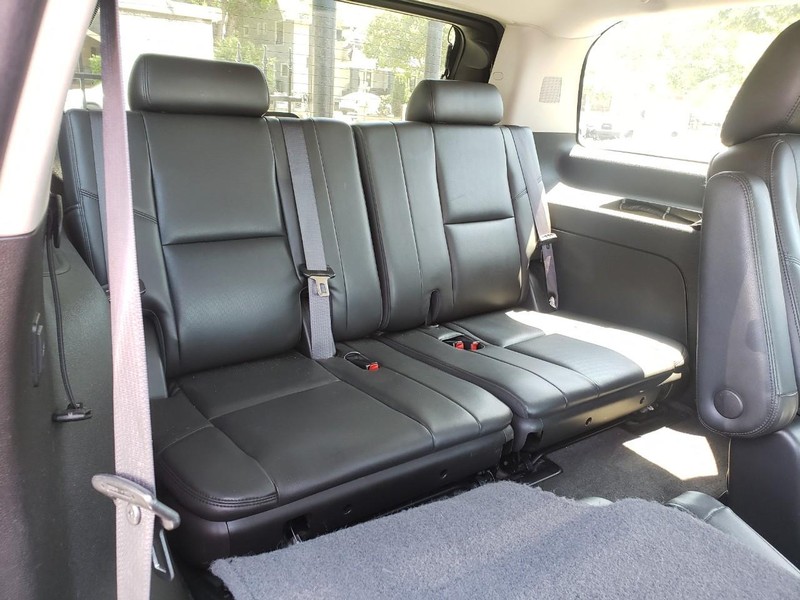 GMC Yukon Vehicle Full-screen Gallery Image 17