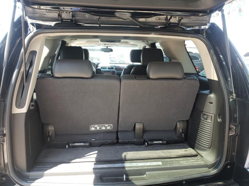 GMC Yukon Vehicle Full-screen Gallery Image 22