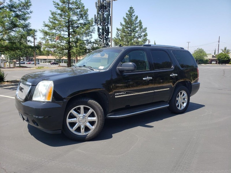 GMC Yukon Vehicle Full-screen Gallery Image 23