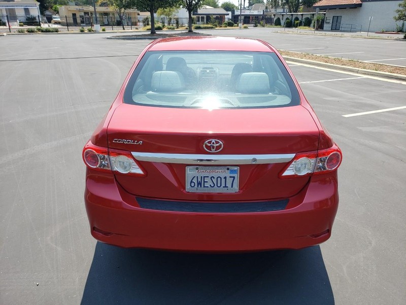 Toyota Corolla Vehicle Full-screen Gallery Image 04