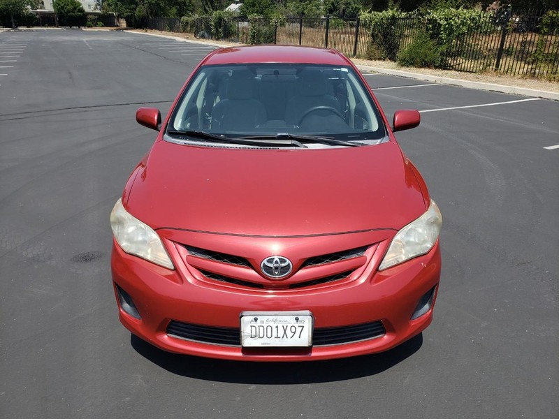 Toyota Corolla Vehicle Full-screen Gallery Image 08