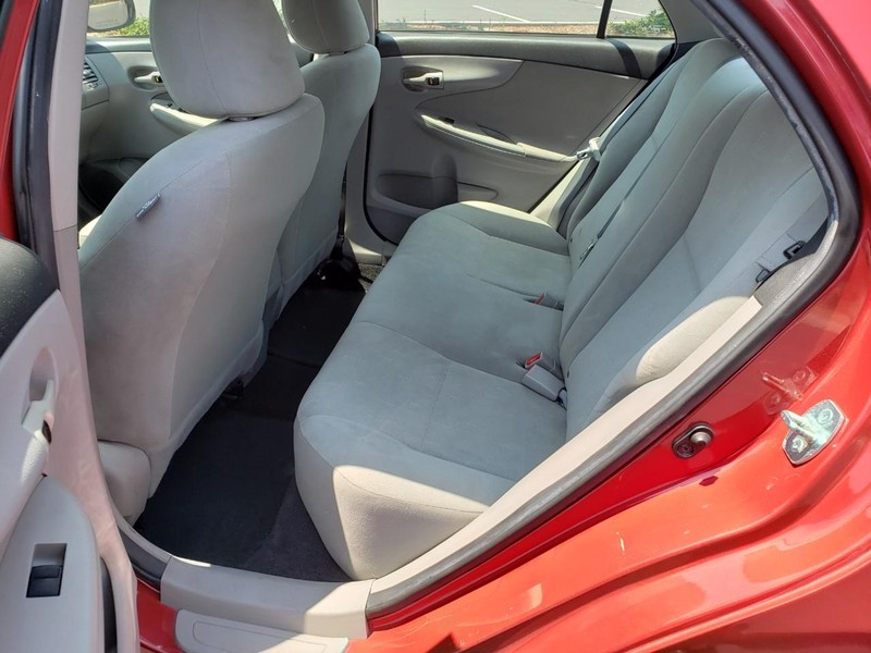 Toyota Corolla Vehicle Full-screen Gallery Image 12