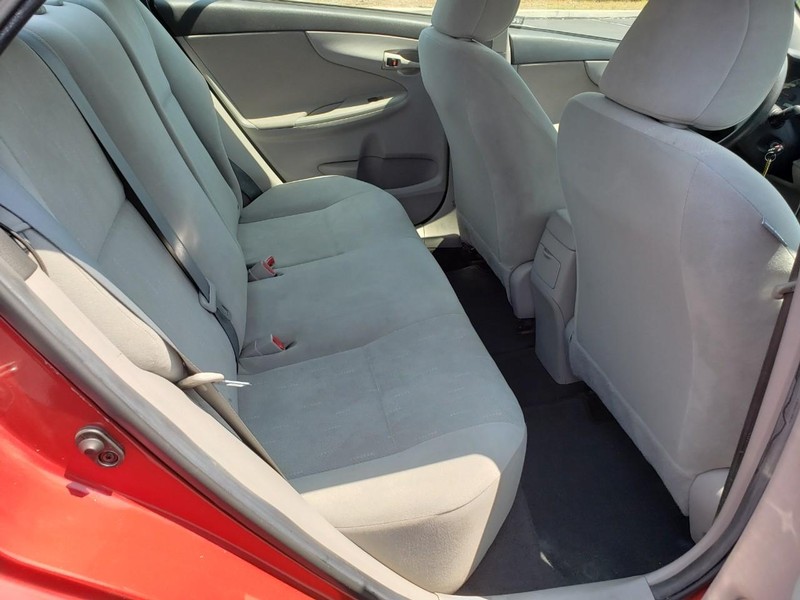 Toyota Corolla Vehicle Full-screen Gallery Image 14