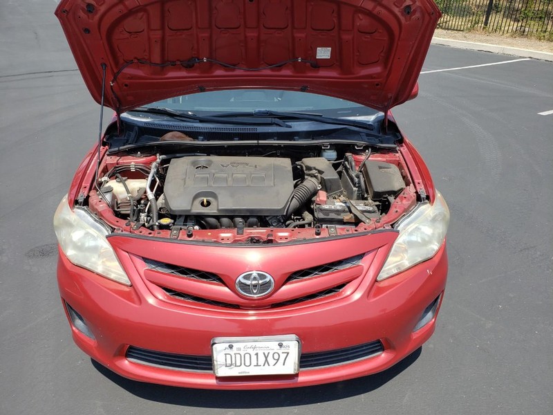 Toyota Corolla Vehicle Full-screen Gallery Image 16