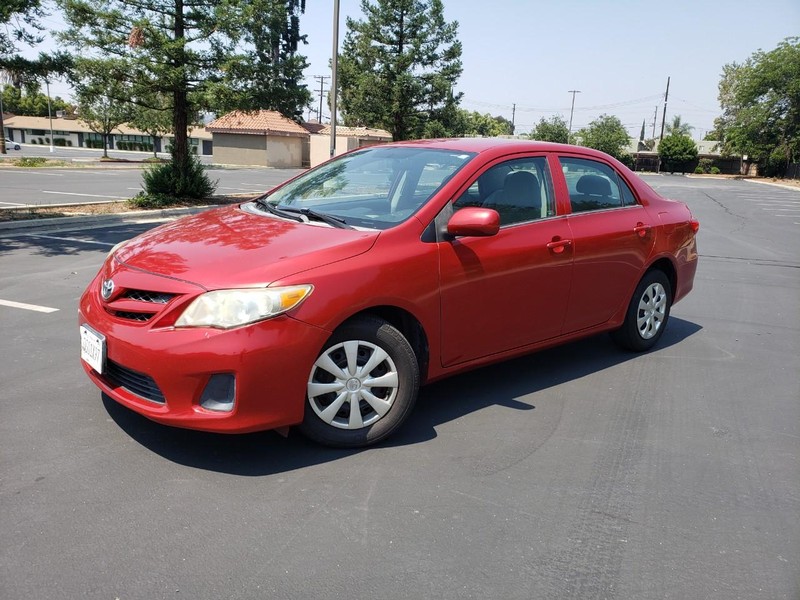 Toyota Corolla Vehicle Full-screen Gallery Image 17