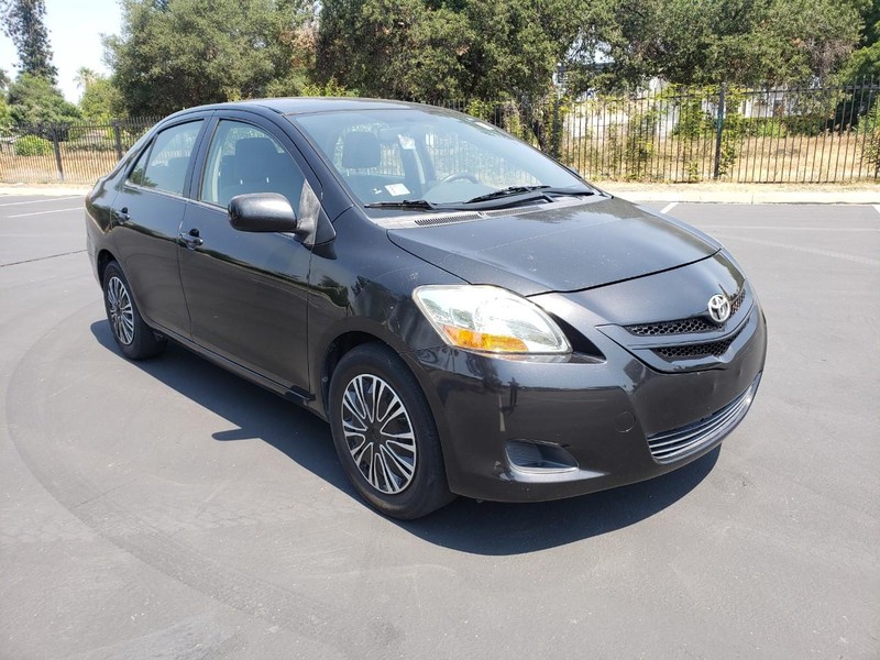 Toyota Yaris Vehicle Full-screen Gallery Image 07