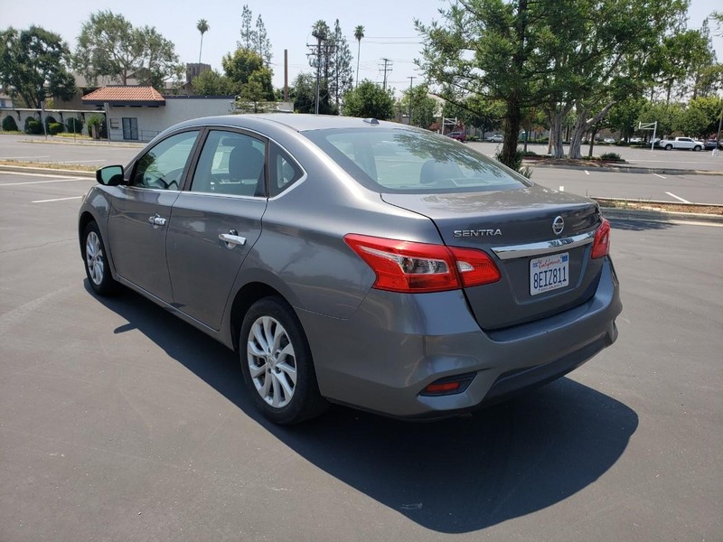 Nissan Sentra Vehicle Full-screen Gallery Image 03