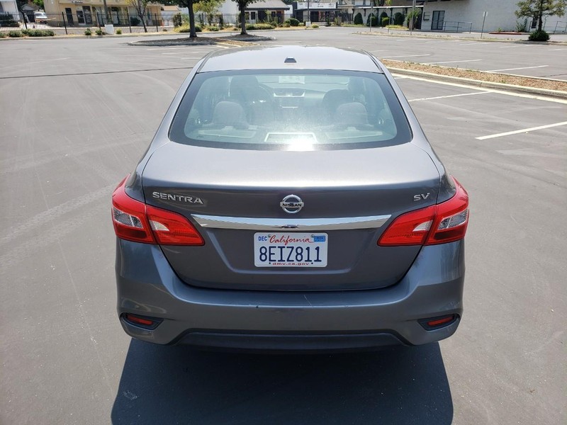 Nissan Sentra Vehicle Full-screen Gallery Image 04