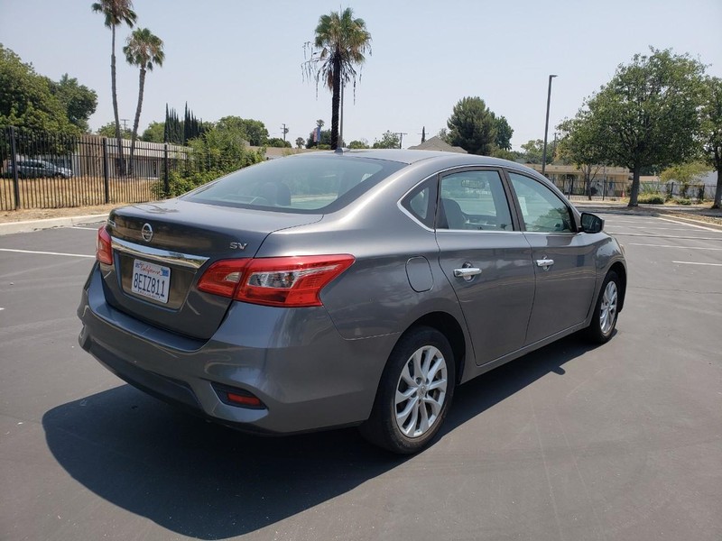 Nissan Sentra Vehicle Full-screen Gallery Image 05