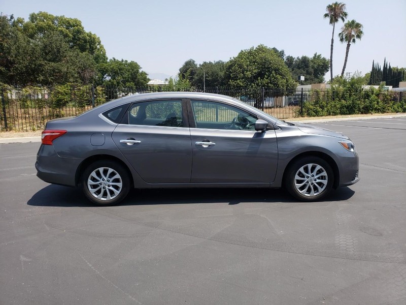 Nissan Sentra Vehicle Full-screen Gallery Image 06