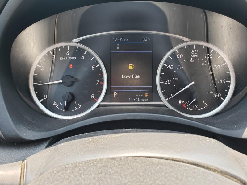 Nissan Sentra Vehicle Full-screen Gallery Image 10