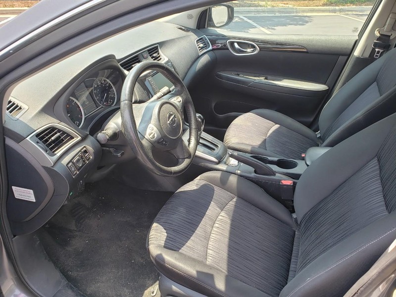 Nissan Sentra Vehicle Full-screen Gallery Image 11