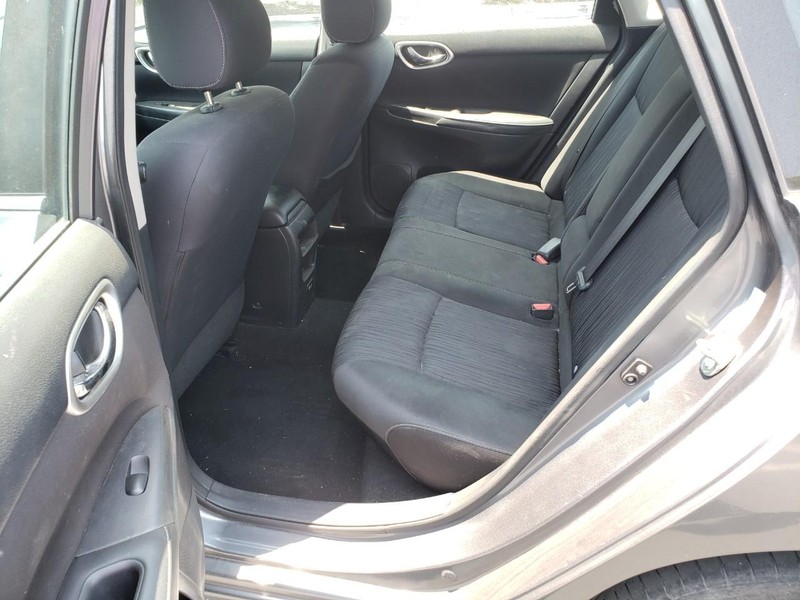 Nissan Sentra Vehicle Full-screen Gallery Image 12