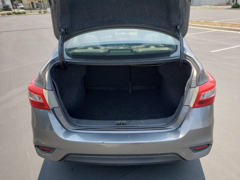 Nissan Sentra Vehicle Full-screen Gallery Image 13