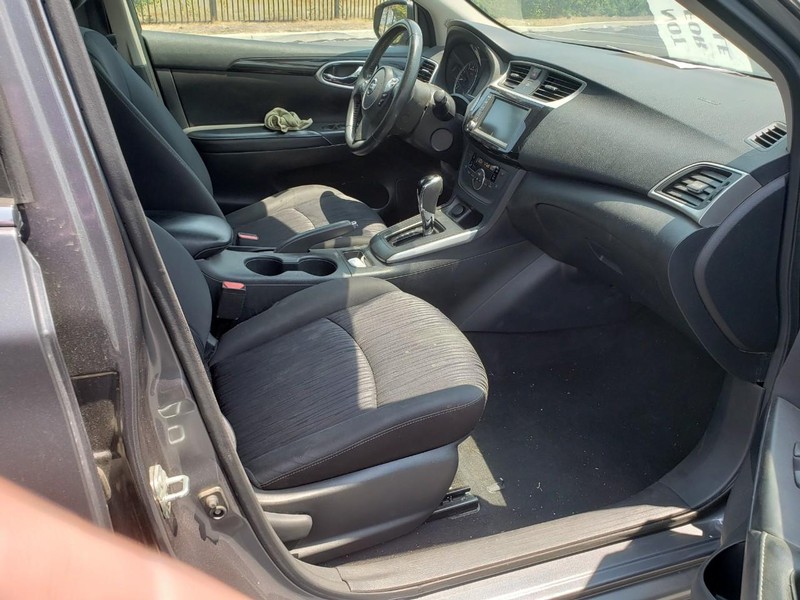 Nissan Sentra Vehicle Full-screen Gallery Image 15