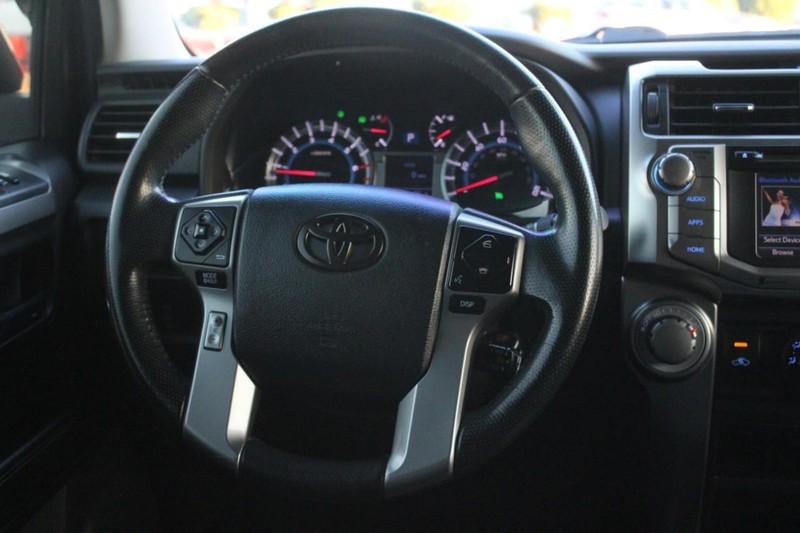 Toyota 4Runner Vehicle Full-screen Gallery Image 11