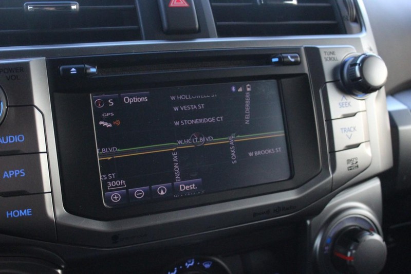 Toyota 4Runner Vehicle Full-screen Gallery Image 15