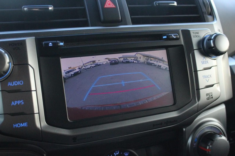 Toyota 4Runner Vehicle Full-screen Gallery Image 16