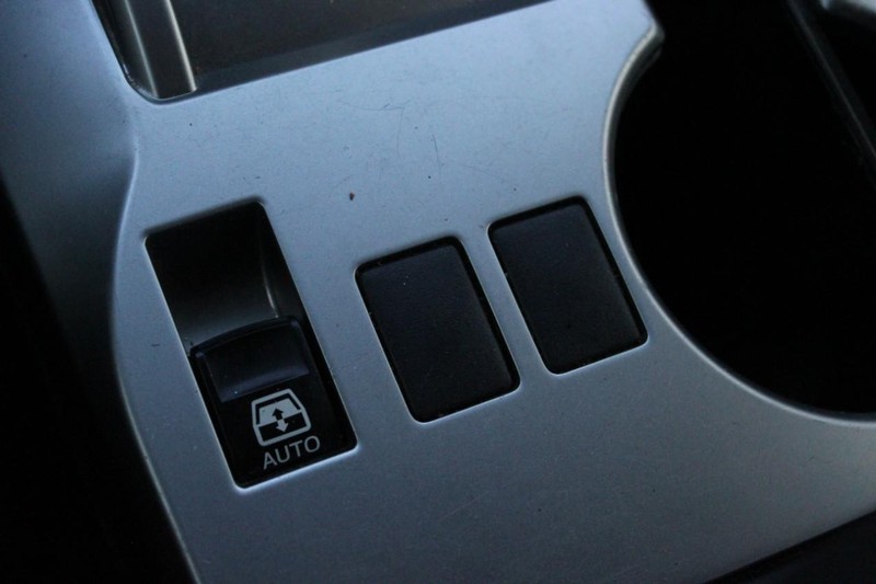 Toyota 4Runner Vehicle Full-screen Gallery Image 17