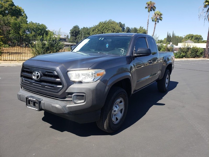 Toyota Tacoma Vehicle Full-screen Gallery Image 01