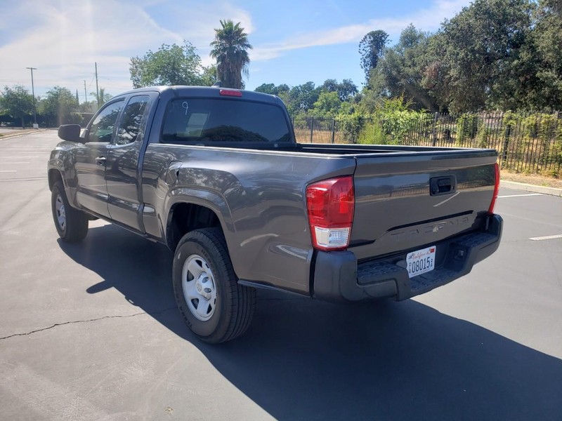 Toyota Tacoma Vehicle Full-screen Gallery Image 03