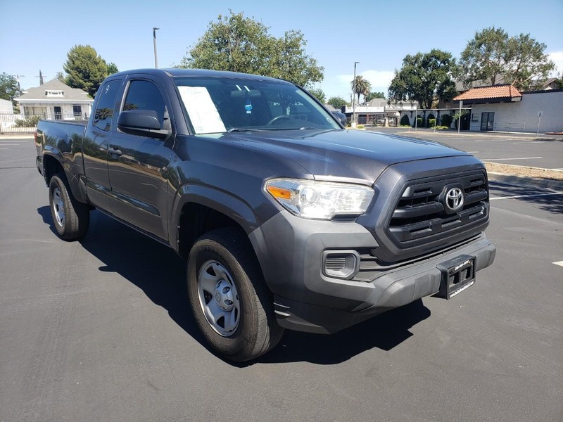 Toyota Tacoma Vehicle Full-screen Gallery Image 07