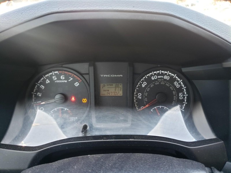 Toyota Tacoma Vehicle Full-screen Gallery Image 09