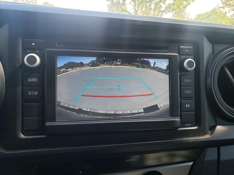 Toyota Tacoma Vehicle Full-screen Gallery Image 10