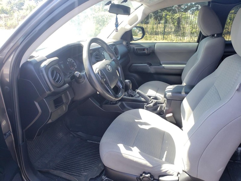 Toyota Tacoma Vehicle Full-screen Gallery Image 12