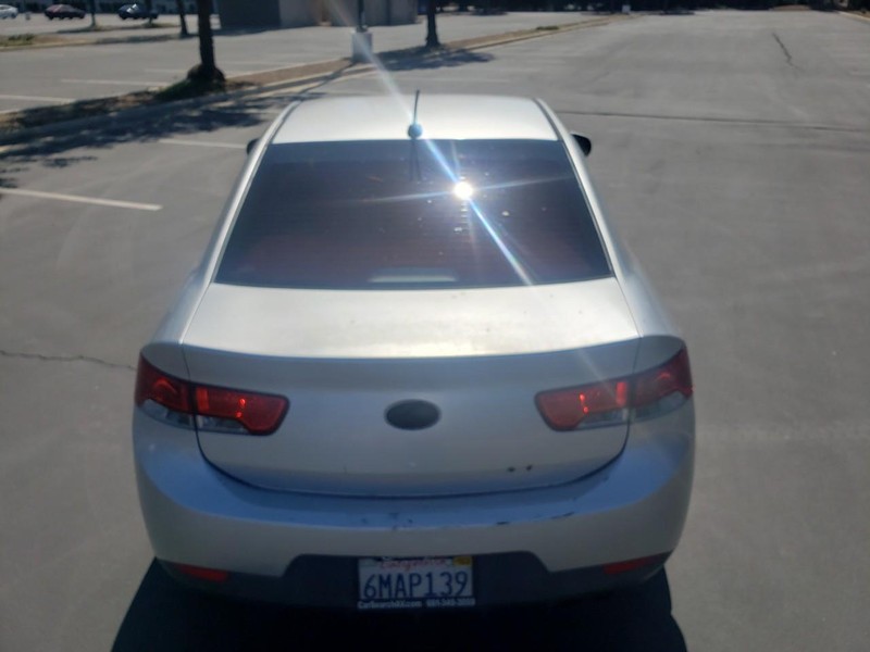 Kia Forte Koup Vehicle Full-screen Gallery Image 04