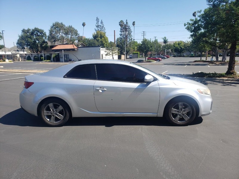 Kia Forte Koup Vehicle Full-screen Gallery Image 06