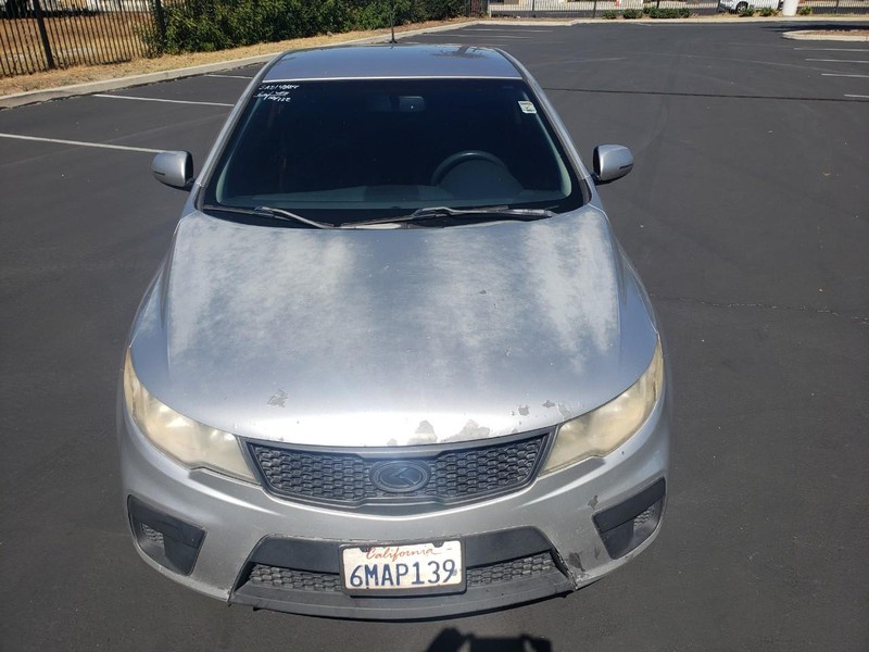 Kia Forte Koup Vehicle Full-screen Gallery Image 08