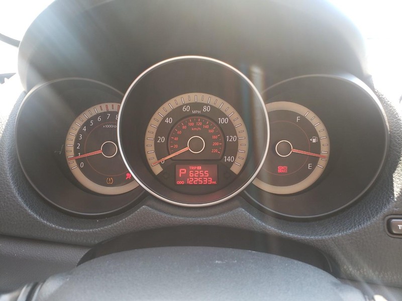 Kia Forte Koup Vehicle Full-screen Gallery Image 10