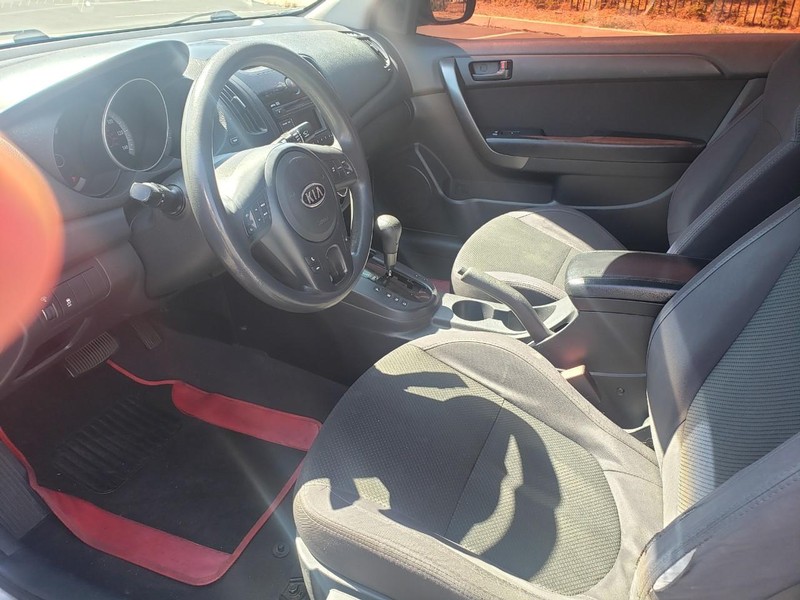 Kia Forte Koup Vehicle Full-screen Gallery Image 11