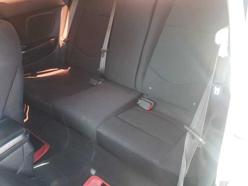 Kia Forte Koup Vehicle Full-screen Gallery Image 12