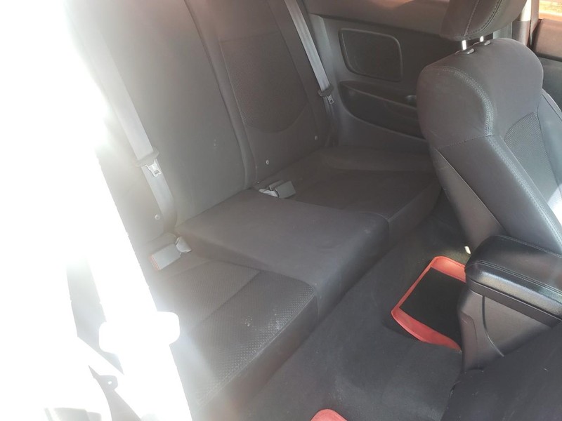 Kia Forte Koup Vehicle Full-screen Gallery Image 14