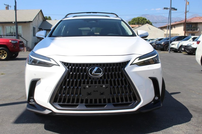Lexus NX Vehicle Full-screen Gallery Image 03