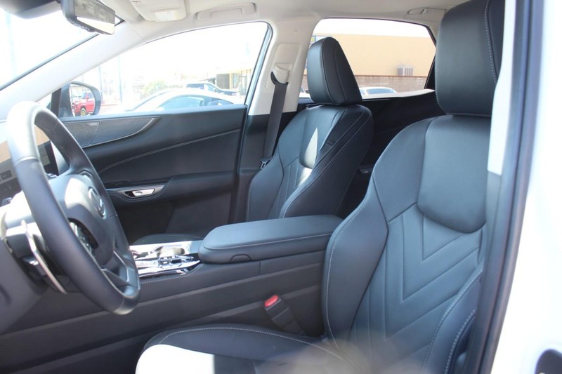 Lexus NX Vehicle Full-screen Gallery Image 08