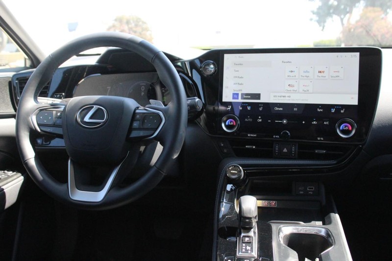 Lexus NX Vehicle Full-screen Gallery Image 11